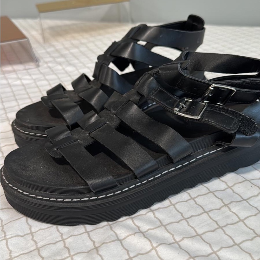 Chic Black Strappy Platform Sandals